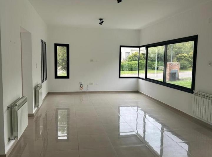 Casa · 212m² · 5 Ambientes · 2 Cocheras