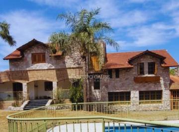 Casa · 1080m² · 16 Ambientes · 6 Cocheras · Casa de Categoria en Venta Sobre Calle Menendez Pidal - B° Urca