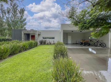 Casa · 195m² · 5 Ambientes · 2 Cocheras · Casa 3 Dorm. en Kentucky