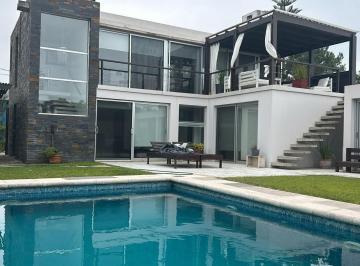 Casa · 5 Ambientes · 1 Cochera · Casa en Bikini