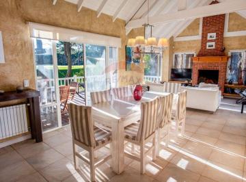 Casa · 160m² · 5 Ambientes · Casa en Venta Fondo Al Golf Carilo