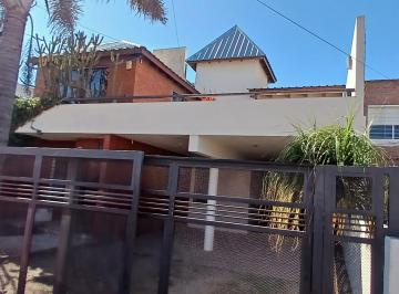 Casa de 4 ambientes, Córdoba · Apta Crédito - Casa en Venta Parque Capital - 3dorm - 2 Baños - Pileta - Zona con Vigilancia y Garitas de Seg.