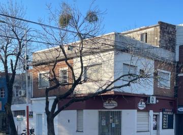 Casa · 170m² · 4 Ambientes · 1 Cochera · Importante Inmueble en Venta! Sobre Esquina!