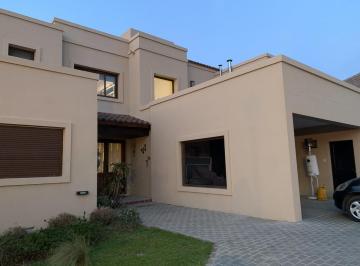 Casa · 315m² · 6 Ambientes · 2 Cocheras · Casa en Venta de 4 Dormitorio en Rosario - Golf Country Club