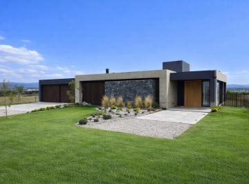 Casa · 289m² · 5 Ambientes · La Mejor Casa de Puerto del Águila