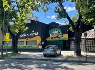 Local comercial , La Plata · Venta Galpon en Av 32 E/7 y 8 La Plata