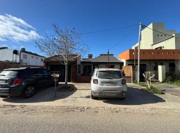 Casa de 5 ambientes, La Plata · Casa en Venta de 2 Dorm. Barrio Aeropuerto