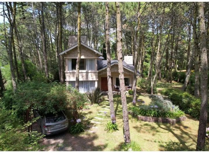 Casa · 675m² · 3 Dormitorios