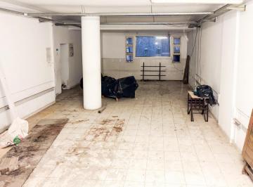 Local comercial · 225m² · 6 Ambientes · Local Comercial a m de Av de Mayo y 9 de Julio. Sup. 225 m². Rivadavia 988.
