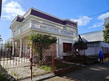 Casa de 6 ambientes, Lanús · Chalet Neoclasico 6 Ambientes C/ Pileta