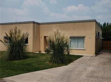Casa · 140m² · 4 Ambientes · 2 Cocheras · Se Vende Hermosa Casa en Manzanares Chico