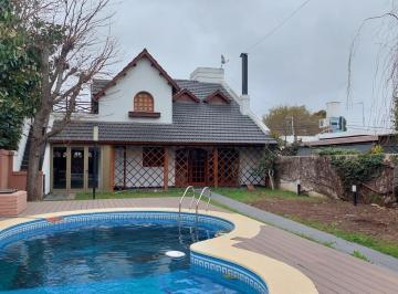 Casa · 250m² · 4 Ambientes · 2 Cocheras · Casa en Venta de 3 Dorm.