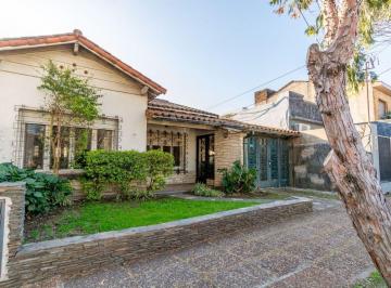 Casa · 107m² · 4 Ambientes · 1 Cochera · Venta Casa - Boulogne - San Isidro - Amplio Parque