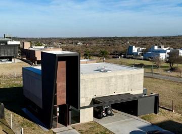Casa de 7 ambientes, Malagueño · Casa de Categoría a Estrenar en B° Cerrado “la Arbolada Hollywood” - Malagueño