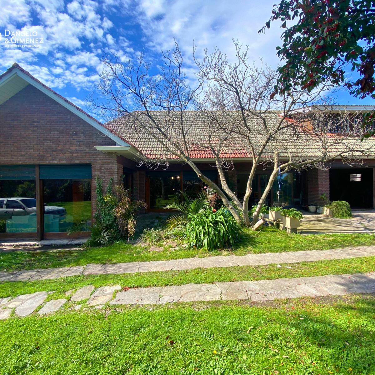 Casa en venta ubicada en Jorge Newbery, con 5 dormitorios