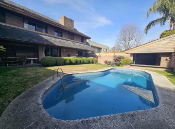 Casa · 331m² · 5 Ambientes · 1 Cochera · Casa - Mart. - Vias/libert.