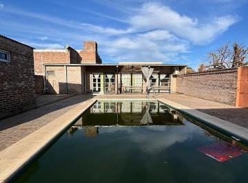 Casa de 3 ambientes, Carmen de Areco · En Venta Inmueble con Piscina.