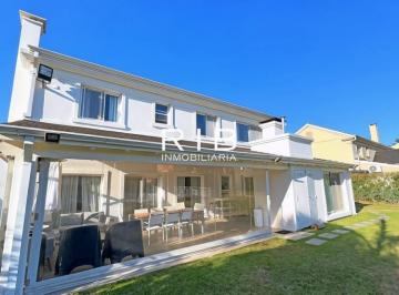 Casa en Alquiler de 5 ambientes Del Viso · Impecable Propiedad Amoblada con 4 Dorm.