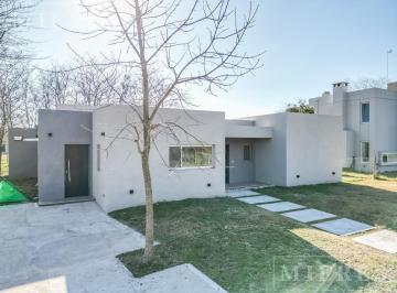 Casa · 179m² · 6 Ambientes · 2 Cocheras · Casa en Venta Sobre Lote Interno en San Matías Área 3