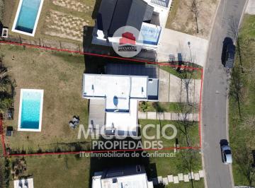 Casa · 172m² · 4 Ambientes · 2 Cocheras · Casa en Venta | El Cantón, Barrio Puerto | Uf N°241