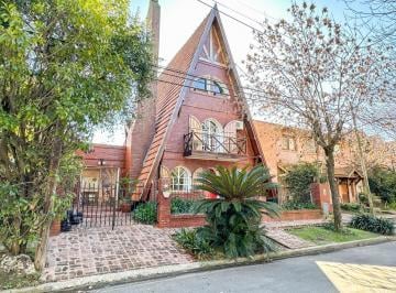Casa · 230m² · 5 Ambientes · Venta Casa en Barrio San Isidro Labrador