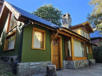Casa · 140m² · 4 Ambientes · 1 Cochera · Casa - Centro
