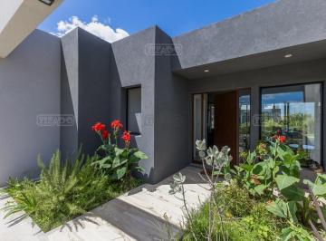 Casa · 148m² · 3 Ambientes · 1 Cochera · Casa en Alquiler en Puertos, Escobar, G. B. a. Zona Norte