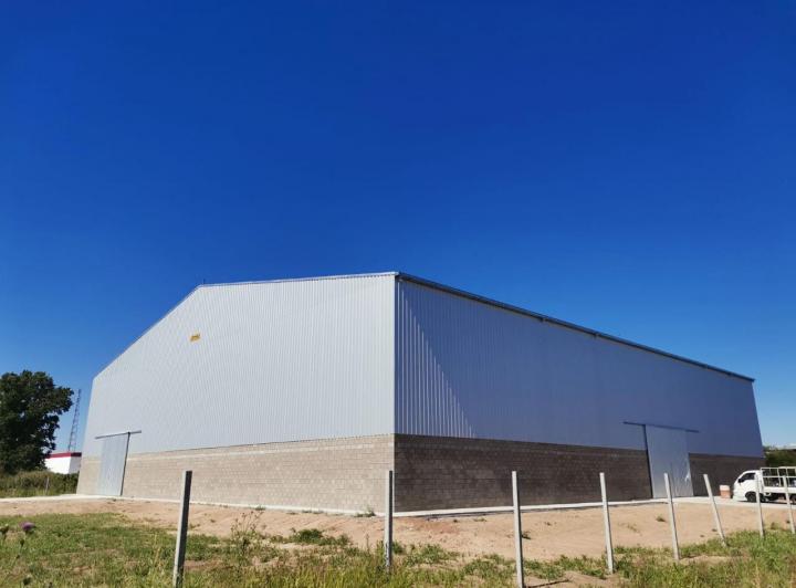 Local comercial · 1800m²