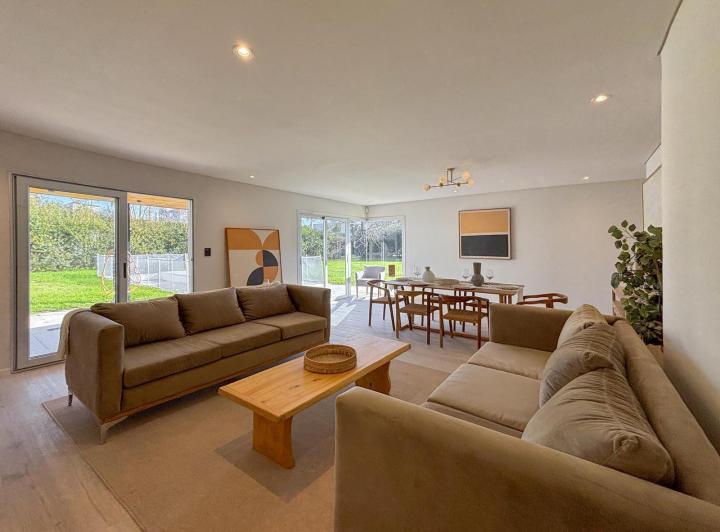 Casa · 220m² · 5 Ambientes · 1 Cochera