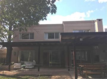 Casa · 330m² · 6 Ambientes · 2 Cocheras · Alquiler Temporal en La Horqueta