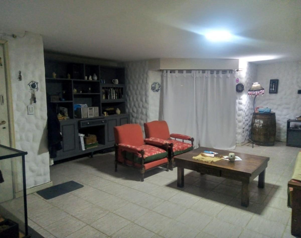 Casa 4 amb, 130m² con garage doble — Barrio 9 de Julio