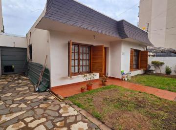 Casa · 130m² · 3 Ambientes · 1 Cochera · Casa a La Venta San Justo Centro Lote 10x29