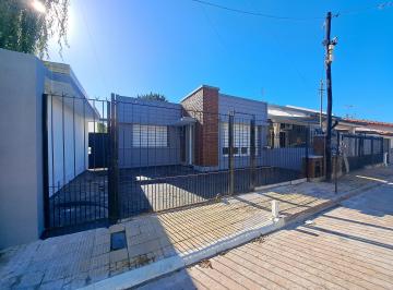 Casa de 4 ambientes, Almirante Brown · Casa Para Dos Familias - Reciclado a Nuevo - Excelente Ubicacion