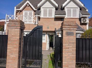 Casa de 4 ambientes, Almirante Brown · Impecable Chalet 4 Amb en Excelente Ubicación con Frente a Calle Seguí