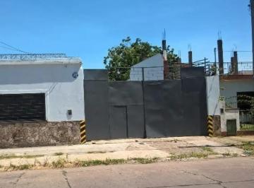 Bodega-Galpón , General San Martín · Deposito Industrial en Gral.. Entrada de Camión y Descarga Interna con Renta