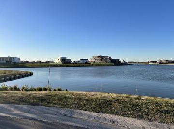 Terreno · 1151m² · Lote en Venta Al Lago Central en El Barrio Puentes, Nordelta