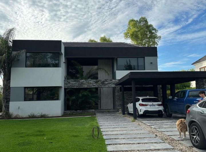 Casa · 450m² · 7 Ambientes