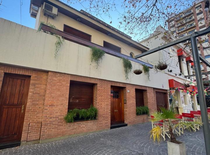 Casa · 141m² · 6 Ambientes · 1 Cochera
