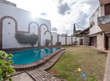 Foto · Espectacular Casa Tres Dorm - Patio con Pileta