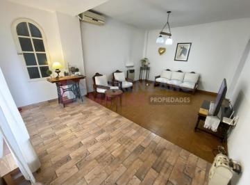 Casa · 105m² · 3 Ambientes · 1 Cochera · Casa 3 Ambientes con Garage y Patio - Billinghurst
