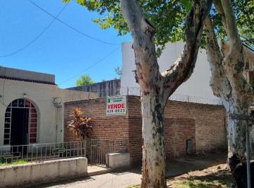 Casa · 180m² · 6 Ambientes · 2 Cocheras · Casa en Venta Granadero Baigorria a Reciclar Terreno 690 m²