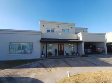 Casa · 356m² · 4 Ambientes · 2 Cocheras · Casa - Los Robles