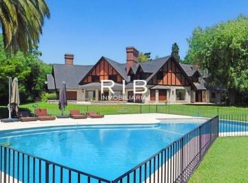 Propiedad excepcional de alto estándar. Una residencia de categoría superior que · Importante Propiedad Sobre 4520 m²