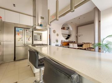 Casa · 303m² · 8 Ambientes · 2 Cocheras · Venta Casa Premium 3 Dorm. con Pileta y Cochera Doble - Abasto