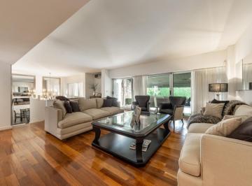 Casa · 404m² · 5 Ambientes · 2 Cocheras · Casa en Alquiler en Acassuso - San Isidro