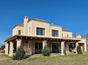 Casa · 450m² · 4 Ambientes · 4 Cocheras · Exc Casa Vta 3 Dor Qcho/esc/estar/suite/pil Chacras Sta Mari