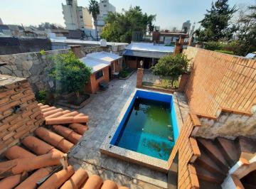 PH · 382m² · 4 Dormitorios · 1 Cochera · Casa en Abasto PH 4 Dorm. Quincho y Pileta
