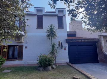 Casa de 12 ambientes, Córdoba · Venta. Casa. Villa Centenario. 4 Dorm., Pileta, con un Depto. de 2 Dormi. Coch 3 Vehí. Córdoba