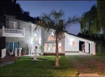 Casa · 330m² · 5 Ambientes · 2 Cocheras · Excelente Casa en Venta en Boca Raton