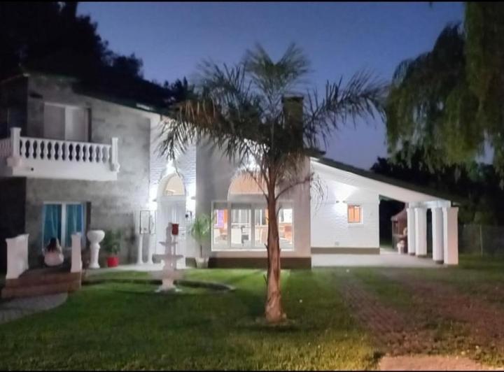 Casa · 330m² · 5 Ambientes · 2 Cocheras